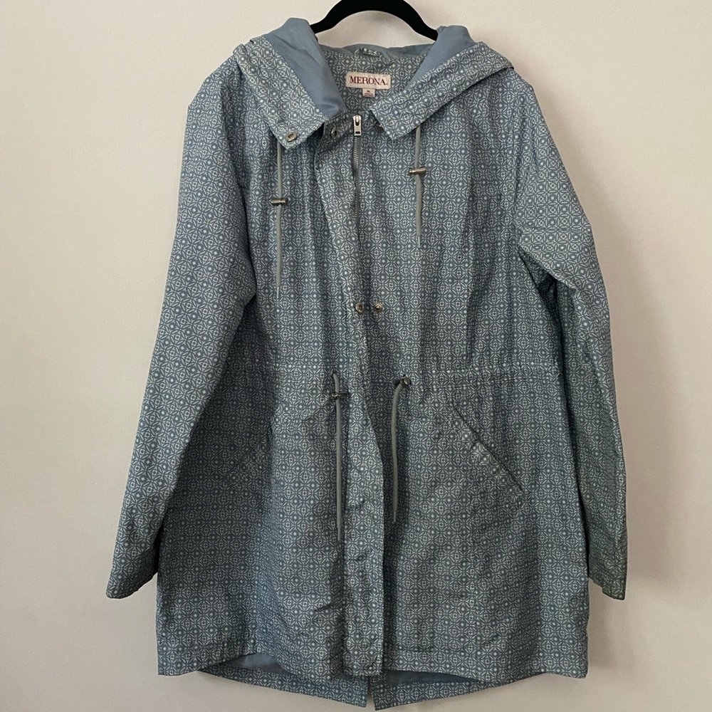 MERONA - Blue and White Patterned Rain Jacket